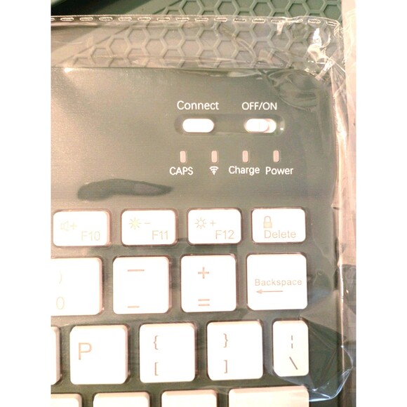 Wireless Keyboard Portable Detachable  Magnetic Case Cable new in box no manual - Picture 5 of 12